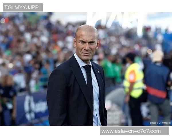 天下足球黑衣人揭秘背后的故事与传奇球员的精彩瞬间 天下足球黑衣人揭秘背后的故事与传奇球员的精彩瞬间